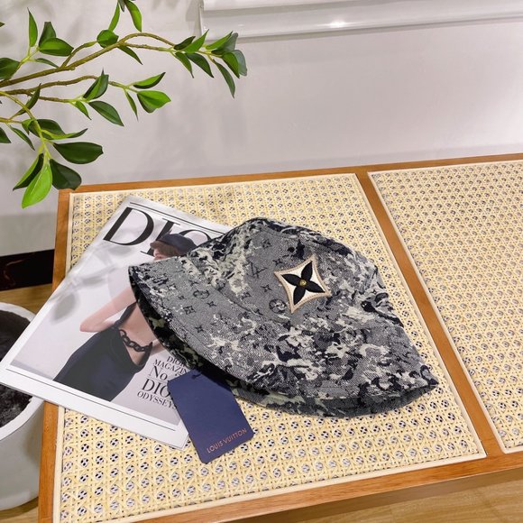 Chanel bucket hat new unused